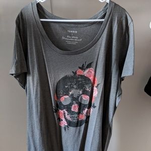 Torrid skull and roses gray tshirt